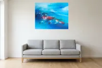 Tableau Abstrait Bleu 121 “Figure Mythique”, peinture originale à l'huile par Régine Gardan, 100 × 80 cm, tableau bleu accroché dans un salon