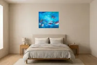 Tableau Abstrait Bleu 138 “Reflet”, peinture originale à l'huile par Régine Gardan, 73 × 60 cm, tableau bleu accroché dans une chambre