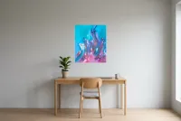 Tableau Abstrait Bleu 151 “Feu Follet”, peinture originale à l'huile par Régine Gardan, 60 × 73 cm, tableau bleu accroché dans un bureau
