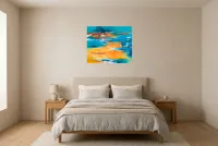 Tableau Abstrait Bleu 177 “Plage Paradisiaque”, peinture originale à l'huile par Régine Gardan, 73 × 60 cm, tableau bleu accroché dans une chambre