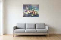 Tableau Abstrait Bleu 42 “Reflets d’Étoiles”, peinture originale à l'huile par Régine Gardan, 80 × 65 cm, tableau bleu accroché dans un salon