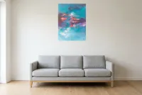 Tableau Abstrait Bleu 93 “Fleuve Chaleureux”, peinture originale à l'huile par Régine Gardan, 60 × 80 cm, tableau bleu accroché dans un salon