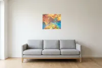 Tableau Abstrait Jaune 181 “Grande Barrière De Corail”, peinture originale à l'huile par Régine Gardan, 55 × 46 cm, tableau jaune accroché dans un salon