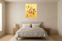 Tableau Abstrait Jaune 38 “Savane”, peinture originale à l'huile par Régine Gardan, 65 × 80 cm, tableau jaune accroché dans une chambre