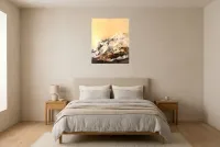 Tableau Abstrait Jaune 50 “Forêt Noire”, peinture originale à l'huile par Régine Gardan, 60 × 73 cm, tableau jaune accroché dans une chambre