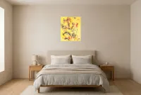 Tableau Abstrait Jaune 9 “Masque Africain”, peinture originale à l'huile par Régine Gardan, 50 × 61 cm, tableau jaune accroché dans une chambre