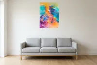 Tableau Abstrait Multicolore 221 “Nirvana”, peinture originale à l'huile par Régine Gardan, 60 × 80 cm, tableau multicolore accroché dans un salon