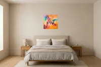 Tableau Abstrait Multicolore 98 “Phénix”, peinture originale à l'huile par Régine Gardan, 50 × 50 cm, tableau multicolore accroché dans une chambre