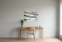 Tableau Abstrait Noir 148 “Désert Rocheux”, peinture originale à l'huile par Régine Gardan, 80 × 65 cm, tableau noir accroché dans un bureau