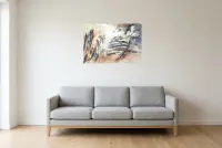Tableau Abstrait Noir 155 “Distorsion”, peinture originale à l'huile par Régine Gardan, 80 × 55 cm, tableau noir accroché dans un salon