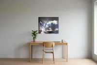 Tableau Abstrait Noir 169 “Univers Carbone”, peinture originale à l'huile par Régine Gardan, 73 × 60 cm, tableau noir accroché dans un bureau