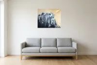 Tableau Abstrait Noir 170 “Onyx”, peinture originale à l'huile par Régine Gardan, 73 × 60 cm, tableau noir accroché dans un salon