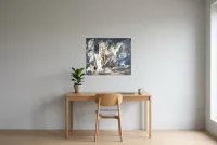 Tableau Abstrait Noir 231 “Émergence”, peinture originale à l'huile par Régine Gardan, 73 × 60 cm, tableau noir accroché dans un bureau