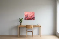 Tableau Abstrait Rose 39 “Développement”, peinture originale à l'huile par Régine Gardan, 60 × 50 cm, tableau rose accroché dans un bureau