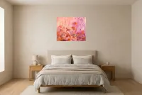 Tableau Abstrait Rose 89 “Lys Orangé”, peinture originale à l'huile par Régine Gardan, 73 × 60 cm, tableau rose accroché dans une chambre