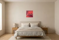 Tableau Abstrait Rouge 115 “Roses Rouges”, peinture originale à l'huile par Régine Gardan, 40 × 40 cm, tableau rouge accroché dans une chambre