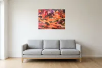 Tableau Abstrait Rouge 19 “Steppe”, peinture originale à l'huile par Régine Gardan, 80 × 60 cm, tableau rouge accroché dans un salon