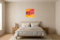 Tableau Abstrait Rouge 208 “Jaguar”, peinture originale à l'huile par Régine Gardan, 50 × 50 cm, tableau rouge accroché dans une chambre