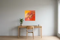 Tableau Abstrait Rouge 83 “Fossile”, peinture originale à l'huile par Régine Gardan, 60 × 60 cm, tableau rouge accroché dans un bureau