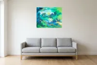 Tableau Abstrait Vert 123 “Nature”, peinture originale à l'huile par Régine Gardan, 80 × 65 cm, tableau vert accroché dans un salon