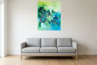 Tableau Abstrait Vert 124 “Fraicheur”, peinture originale à l'huile par Régine Gardan, 73 × 93 cm, tableau vert accroché dans un salon