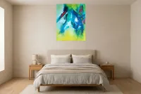 Tableau Abstrait Vert 134 “Électricité Végétal”, peinture originale à l'huile par Régine Gardan, 73 × 93 cm, tableau vert accroché dans une chambre