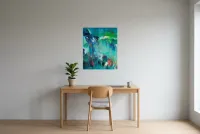 Tableau Abstrait Vert 136 “Lac De Jungle”, peinture originale à l'huile par Régine Gardan, 60 × 73 cm, tableau vert accroché dans un bureau