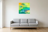 Tableau Abstrait Vert 164 “Amazonie”, peinture originale à l'huile par Régine Gardan, 70 × 70 cm, tableau vert accroché dans un salon