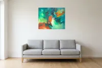 Tableau Abstrait Vert 31 “Destinée”, peinture originale à l'huile par Régine Gardan, 80 × 65 cm, tableau vert accroché dans un salon