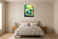 Tableau Abstrait Vert 45 “Jungle”, peinture originale à l'huile par Régine Gardan, 60 × 73 cm, tableau vert accroché dans une chambre