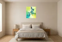Tableau Abstrait Vert 68 “Évasion”, peinture originale à l'huile par Régine Gardan, 55 × 65 cm, tableau vert accroché dans une chambre