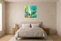 Tableau Abstrait Vert 79 “Vibration”, peinture originale à l'huile par Régine Gardan, 70 × 70 cm, tableau vert accroché dans une chambre
