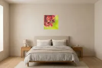 Tableau Abstrait Vert 97 “Espace-Temps”, peinture originale à l'huile par Régine Gardan, 50 × 50 cm, tableau rose accroché dans une chambre