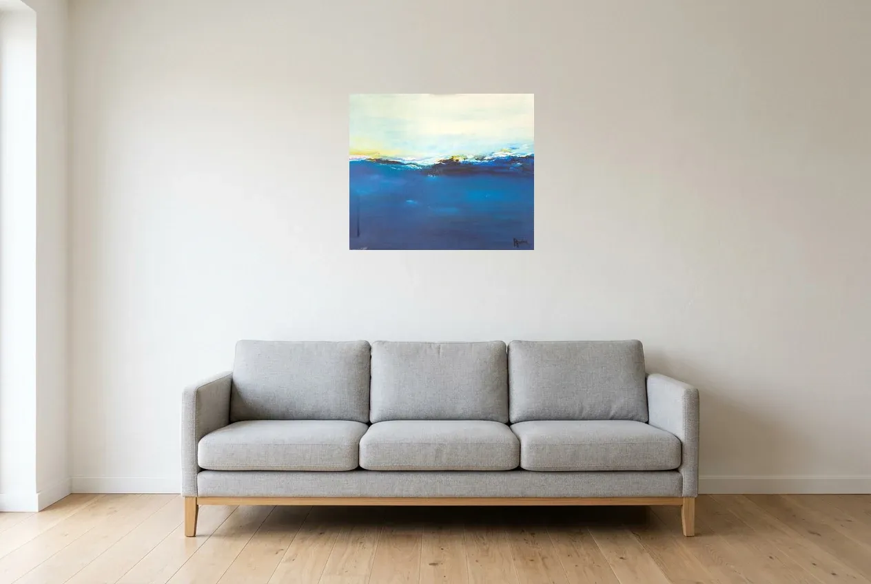 Cuadro Abstracto Azul 78 “Vague Douce”, pintura original al óleo de Régine Gardan, 65 × 55 cm, colgado en un salón