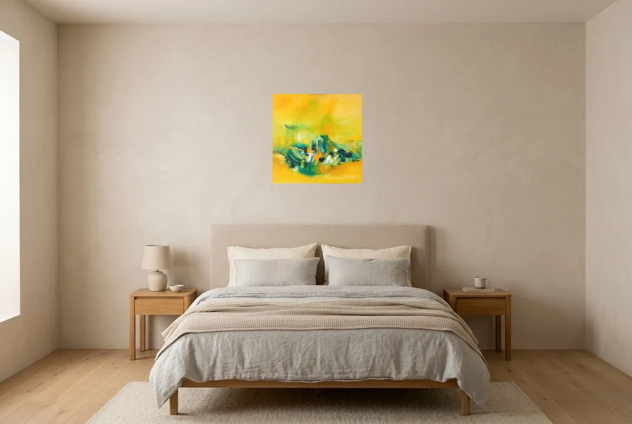 Arte Abstracto Amarillo 111 “Oasis”, pintura original al óleo de Régine Gardan, 50 × 50 cm, colgado en un dormitorio