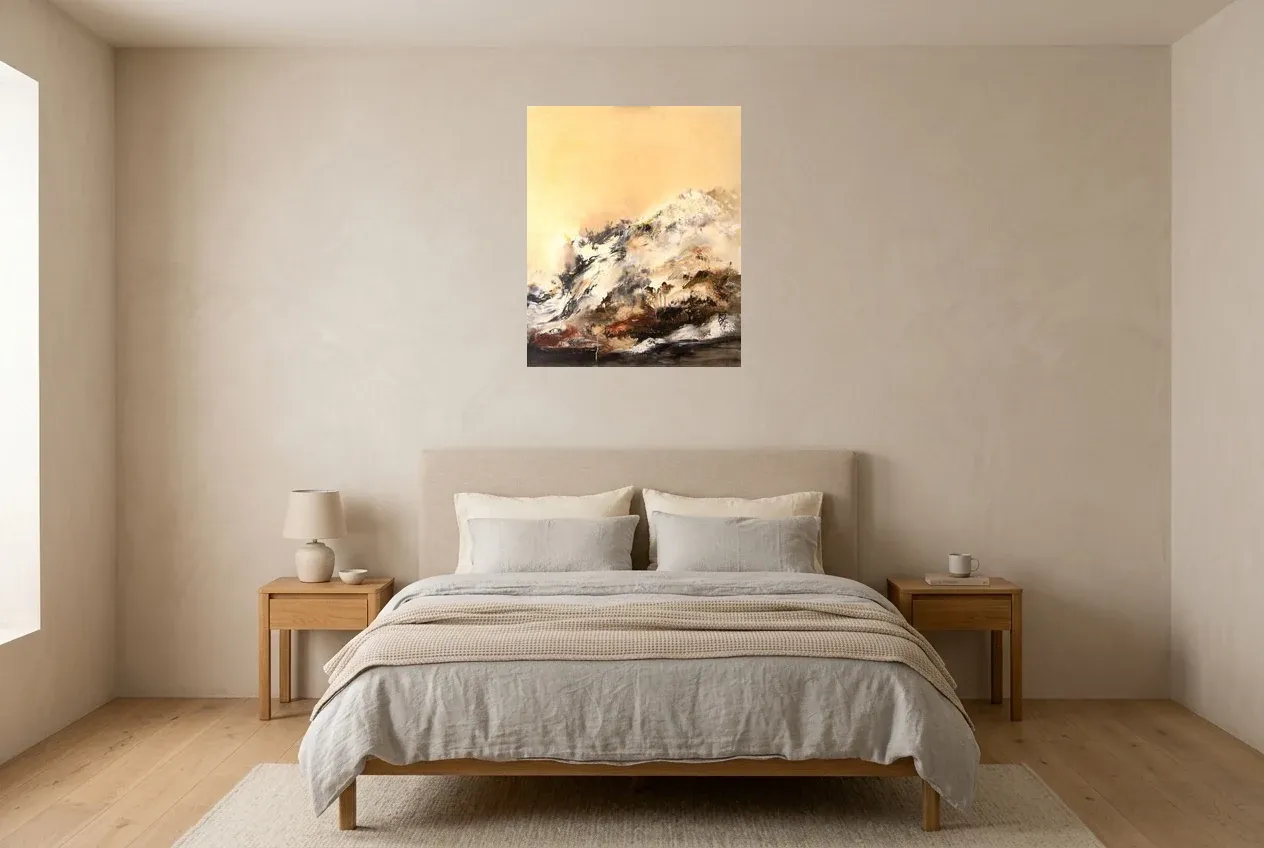 Arte Abstracto Amarillo 50 “Forêt Noire”, pintura original al óleo de Régine Gardan, 60 × 73 cm, colgado en un dormitorio