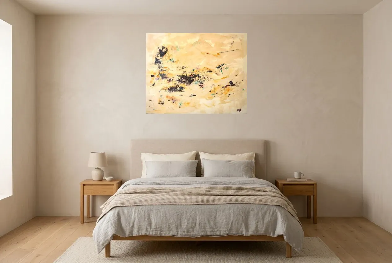 Pintura Abstracta Amarillo 8 “Mirage”, pintura original al óleo de Régine Gardan, 91 × 73 cm, colgado en un dormitorio