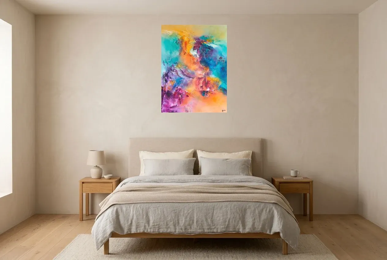 Pintura Abstracta Multicolor 221 “Nirvana”, pintura original al óleo de Régine Gardan, 60 × 80 cm, colgado en un dormitorio