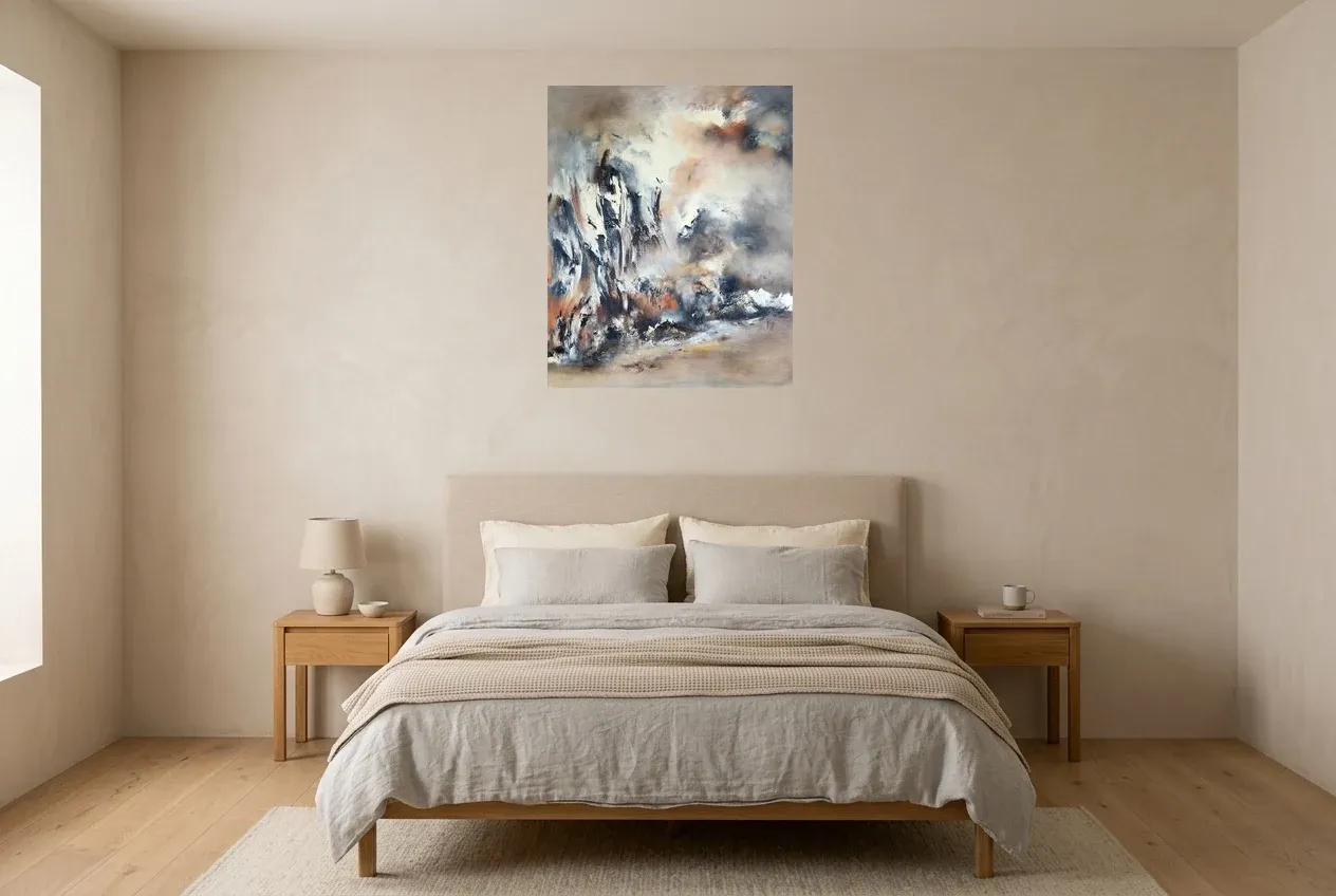 Cuadro Abstracto Negro 149 “Château”, pintura original al óleo de Régine Gardan, 65 × 80 cm, colgado en un dormitorio
