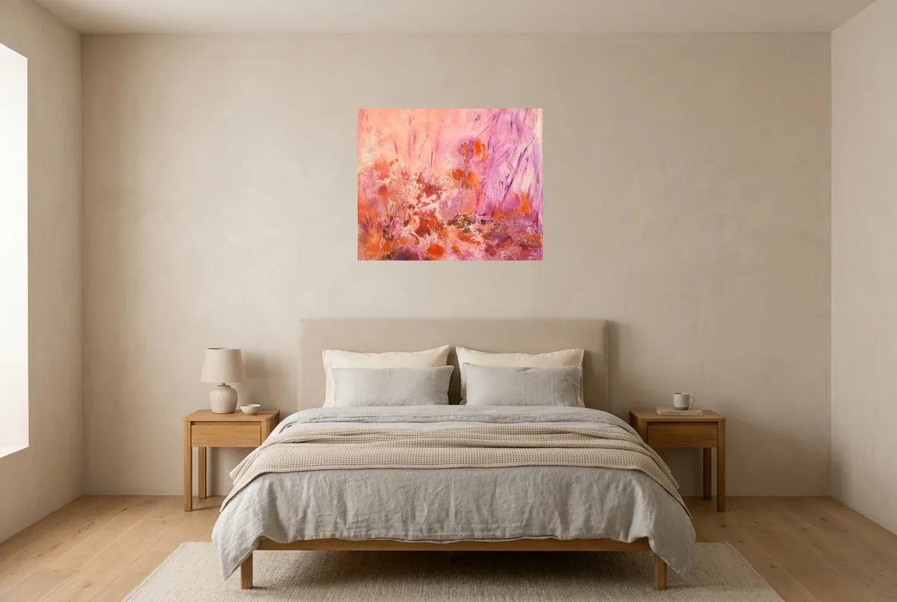Cuadro Abstracto Rosa 89 “Lys Orangé”, pintura original al óleo de Régine Gardan, 73 × 60 cm, colgado en un dormitorio