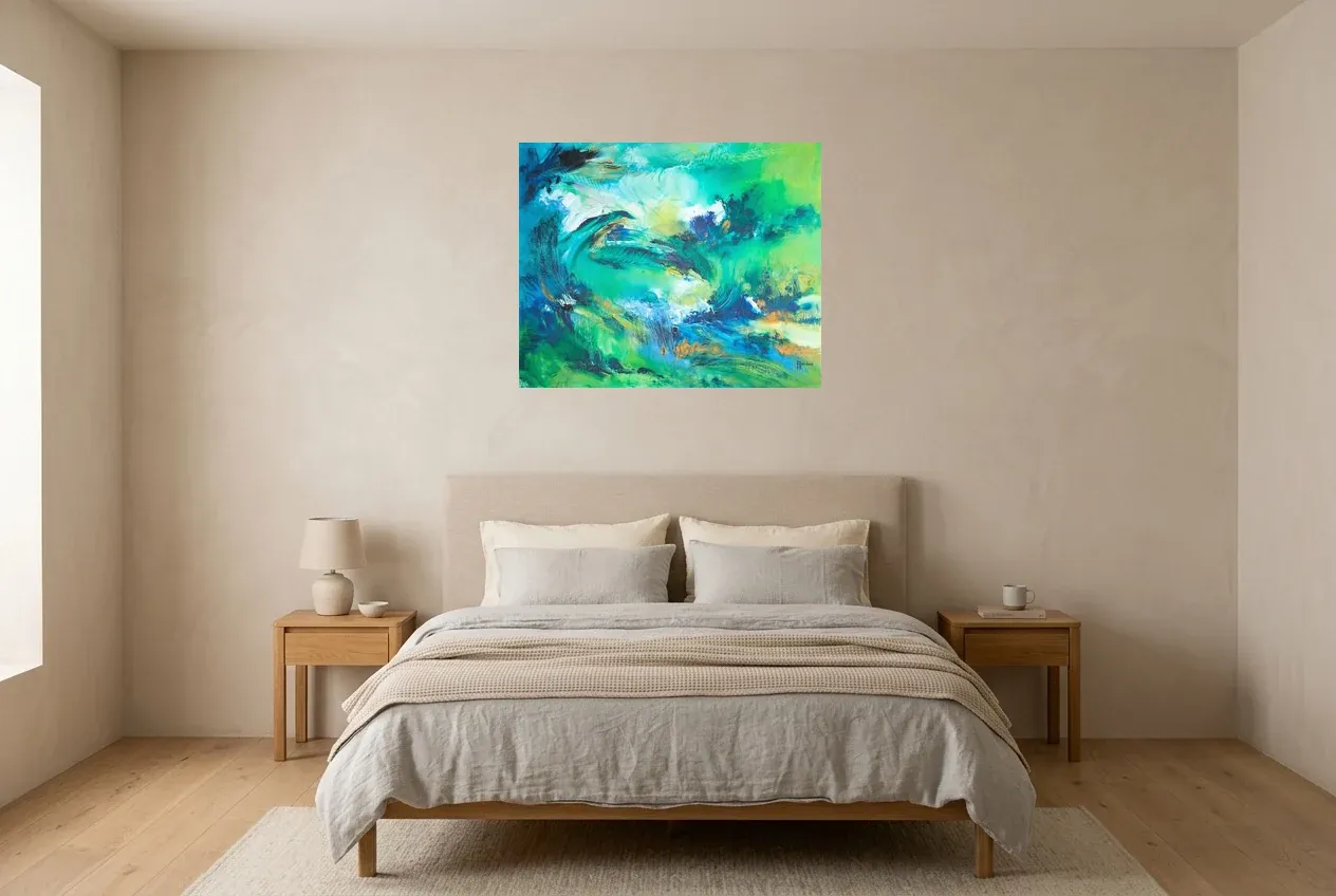 Cuadro Abstracto Verde 123 “Nature”, pintura original al óleo de Régine Gardan, 80 × 65 cm, colgado en un dormitorio