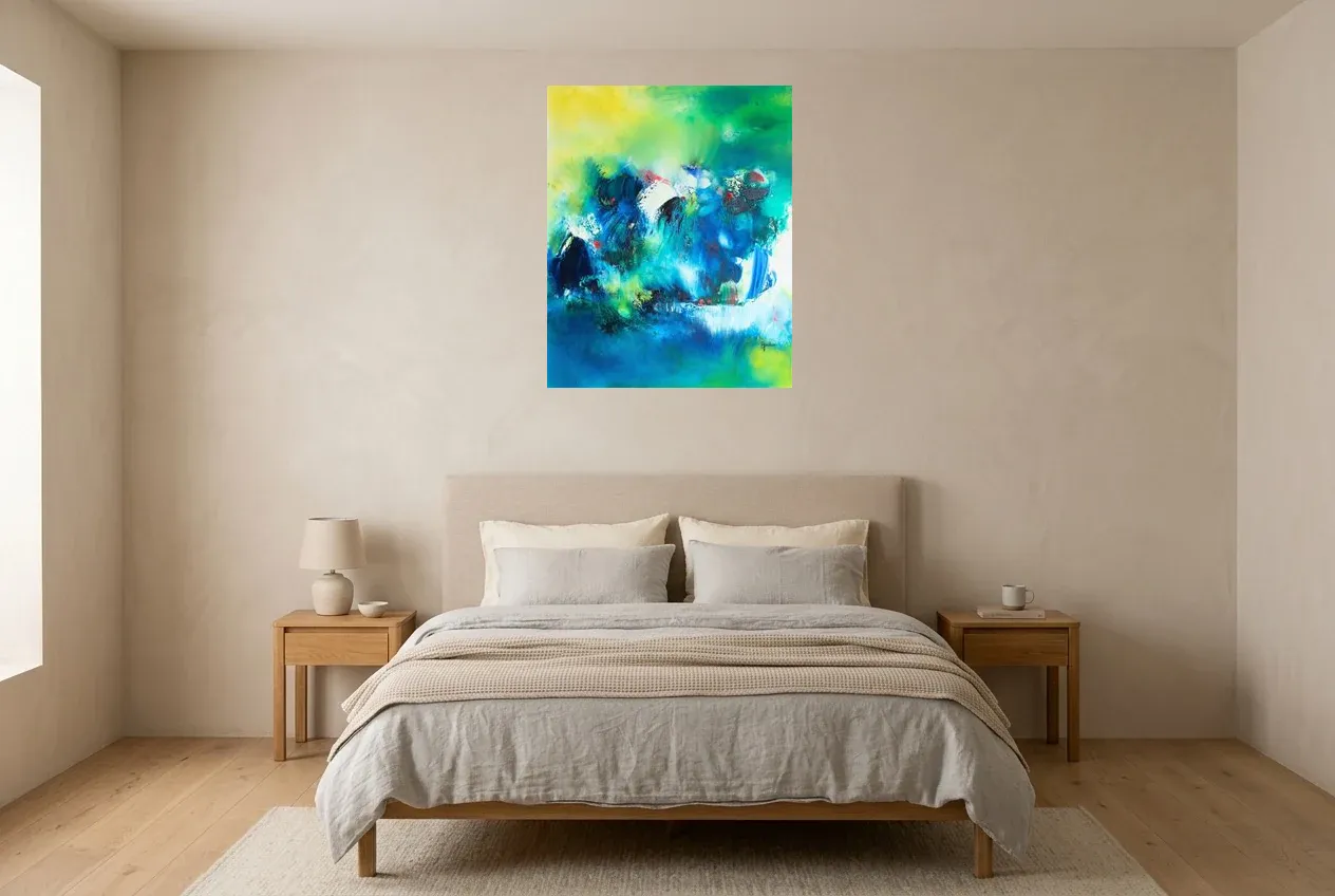 Cuadro Abstracto Verde 236 “Printemps”, pintura original al óleo de Régine Gardan, 65 × 80 cm, colgado en un dormitorio