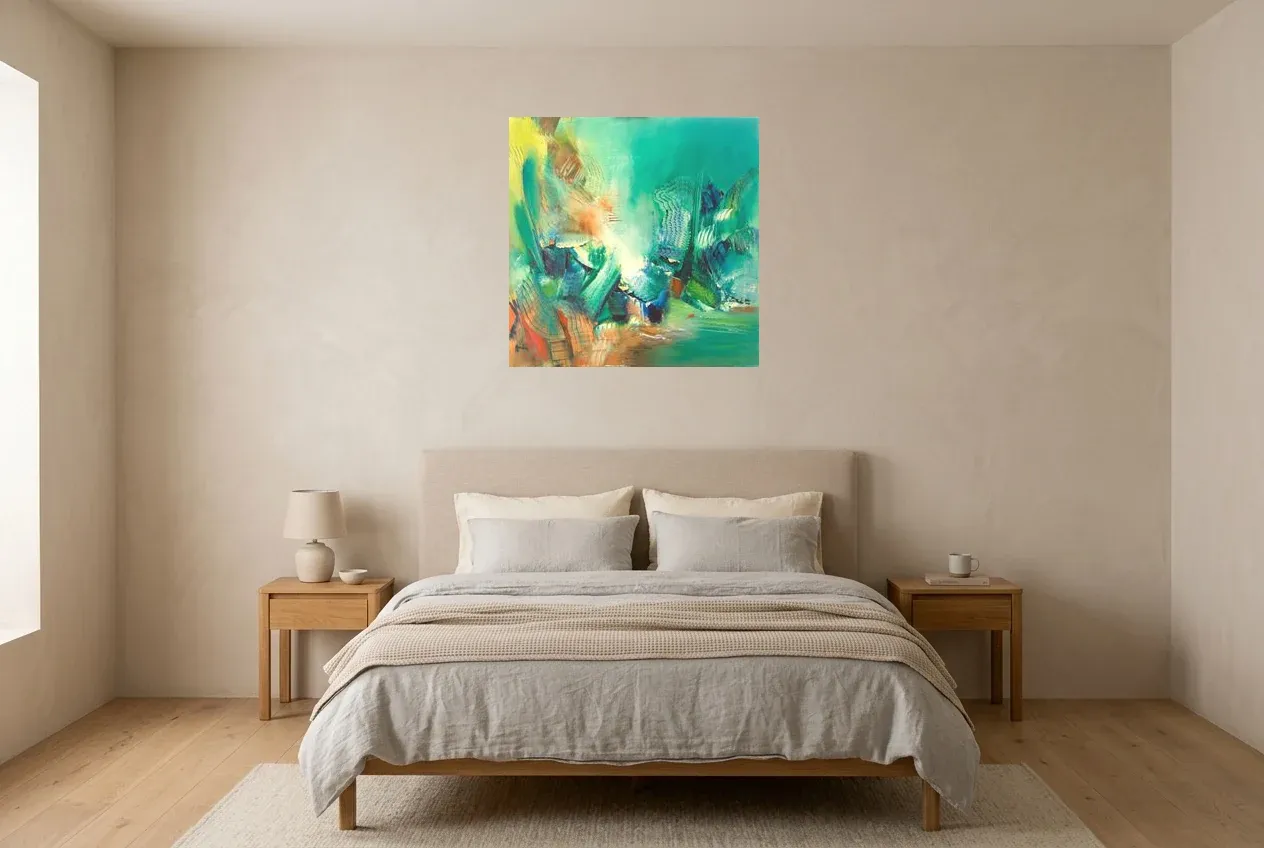 Cuadro Abstracto Verde 79 “Vibration”, pintura original al óleo de Régine Gardan, 70 × 70 cm, colgado en un dormitorio